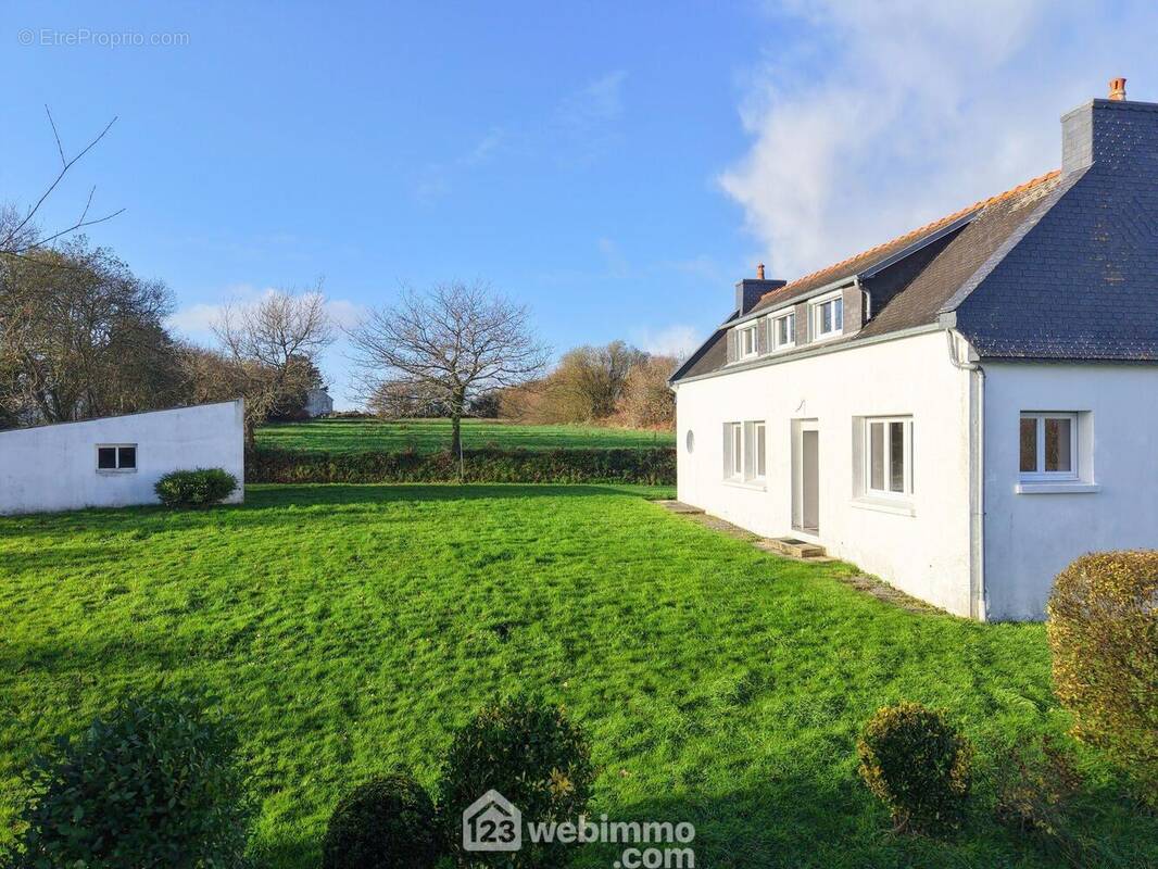 Maison à TREDREZ-LOCQUEMEAU