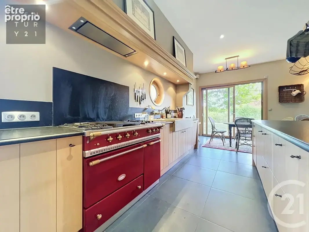 Maison 10 pièces 341 m² à vendre à Pont-Sainte-Marie (10150) - photo 2