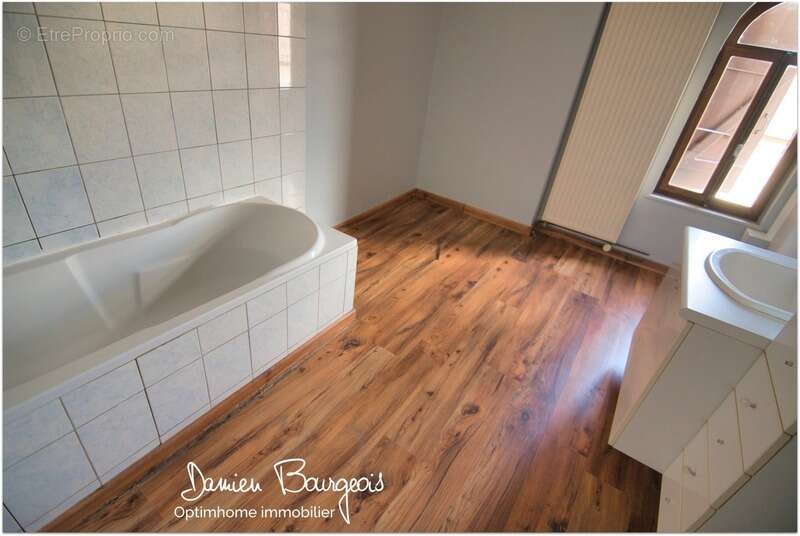 Appartement à POUGNY