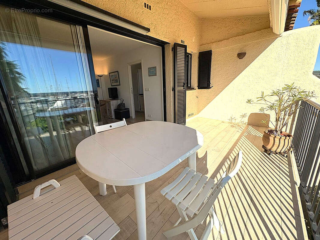 Appartement à COGOLIN