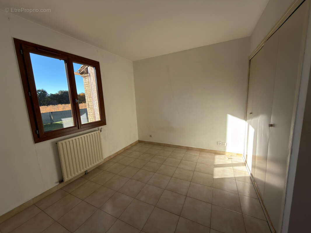 Maison à SAINT-QUENTIN-LA-POTERIE