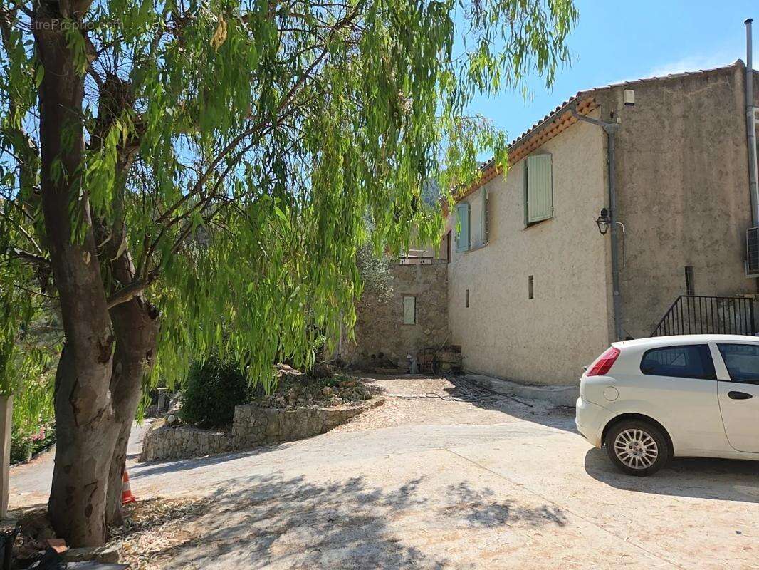 Maison à SOLLIES-VILLE