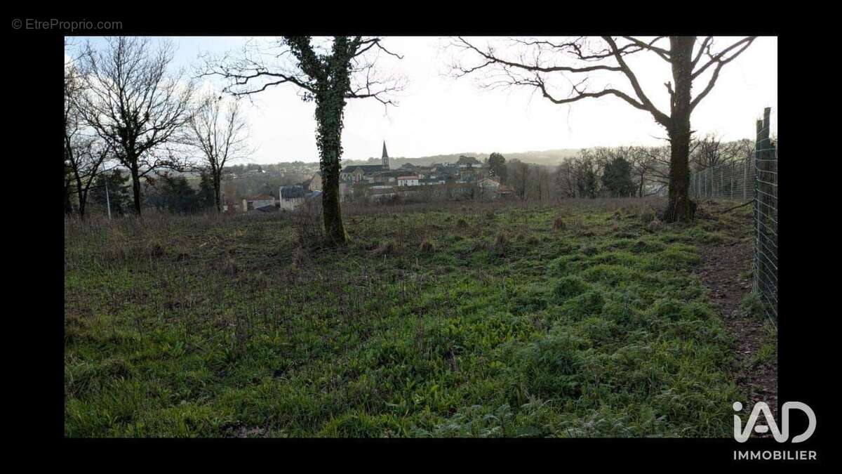 Photo 3 - Commerce à SAINT-PIERRE-MONTLIMART