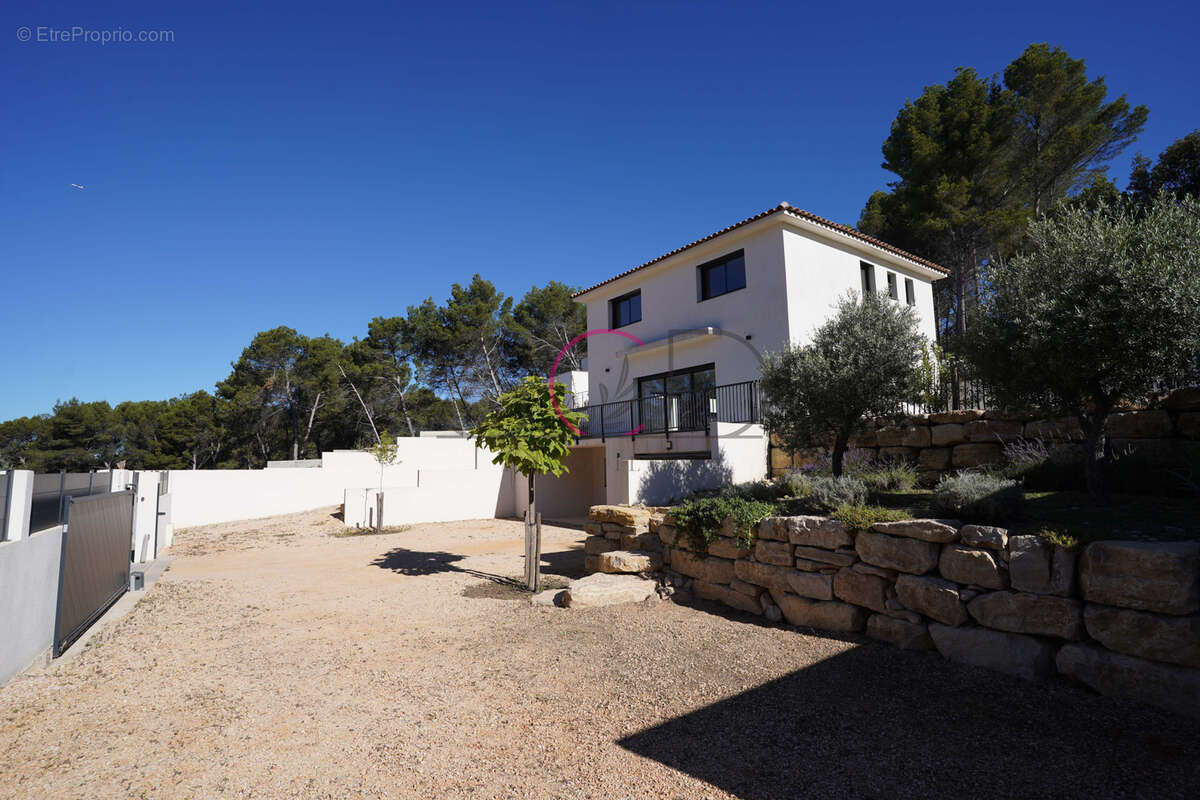 Maison à VENTABREN