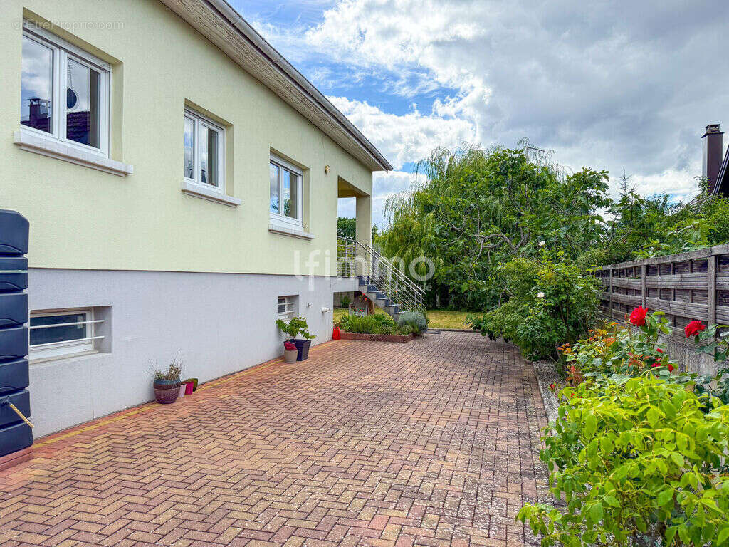 Maison bi-famille de 155m² sur 6,70 ares en quartier résidentiel - photo 2