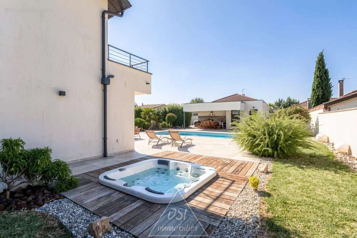 Maison d'Architecte Contemporaine de 210 m² – Piscine, Jacuzzi sur terrain clos de 1 487 m² – Centre de Dagneux - photo 3