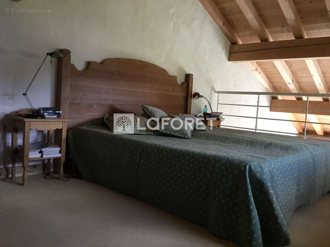 Maison à LES CHAPELLES