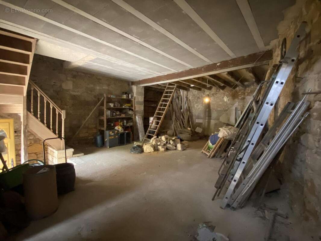 Maison au coeur d'un des plus beaux villages de France, à rénover, avec appartement indépendant et garage - photo 15