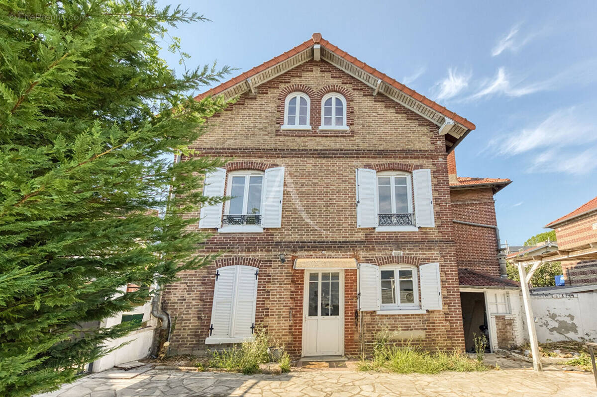 Maison Noisiel 6 pièce(s) 140 m2 - photo 1