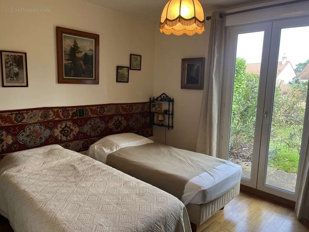 Maison à LES CLAYES-SOUS-BOIS