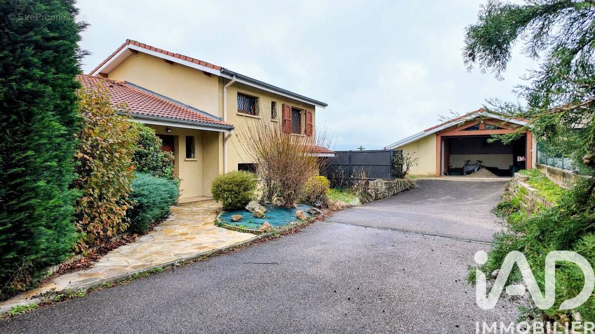 Photo 1 - Maison à SAINT-JUST-SAINT-RAMBERT