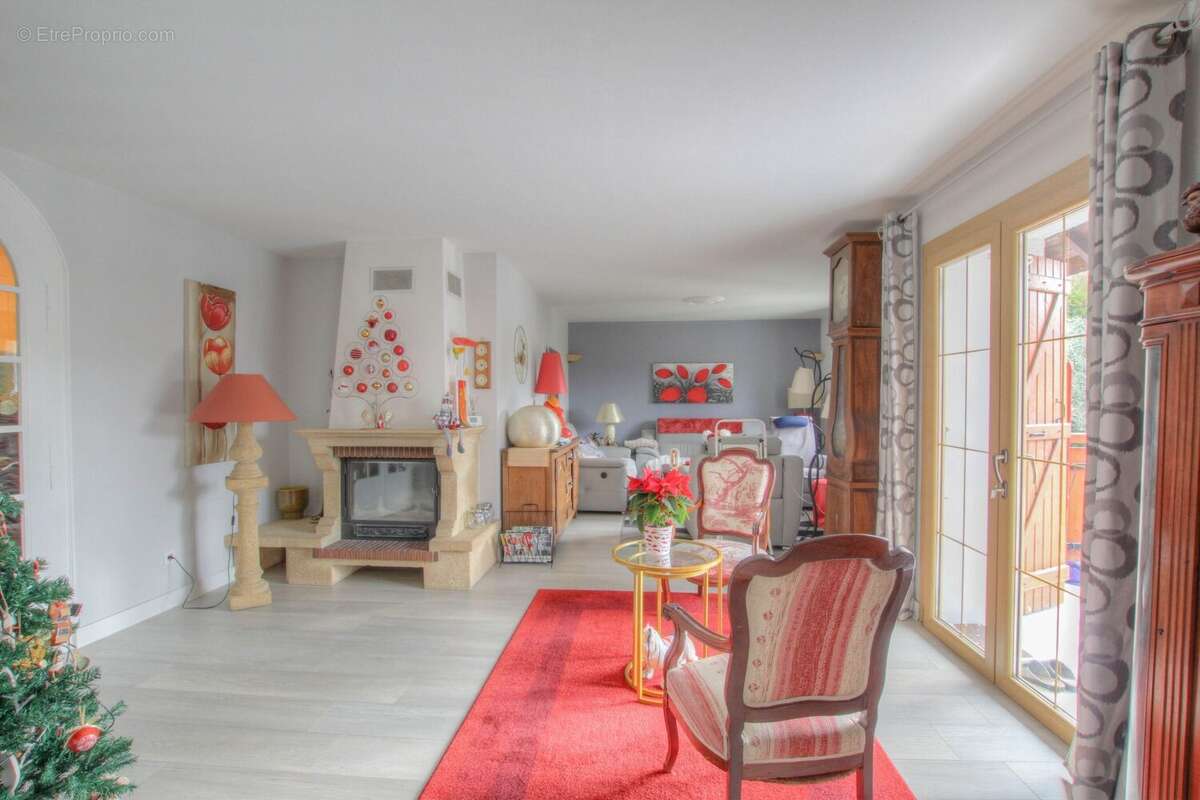 Maison à VETRAZ-MONTHOUX