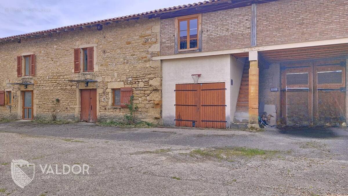 Longère rénovée à Gleizé, 54 m², vue vignes avec beau potentiel - photo 6