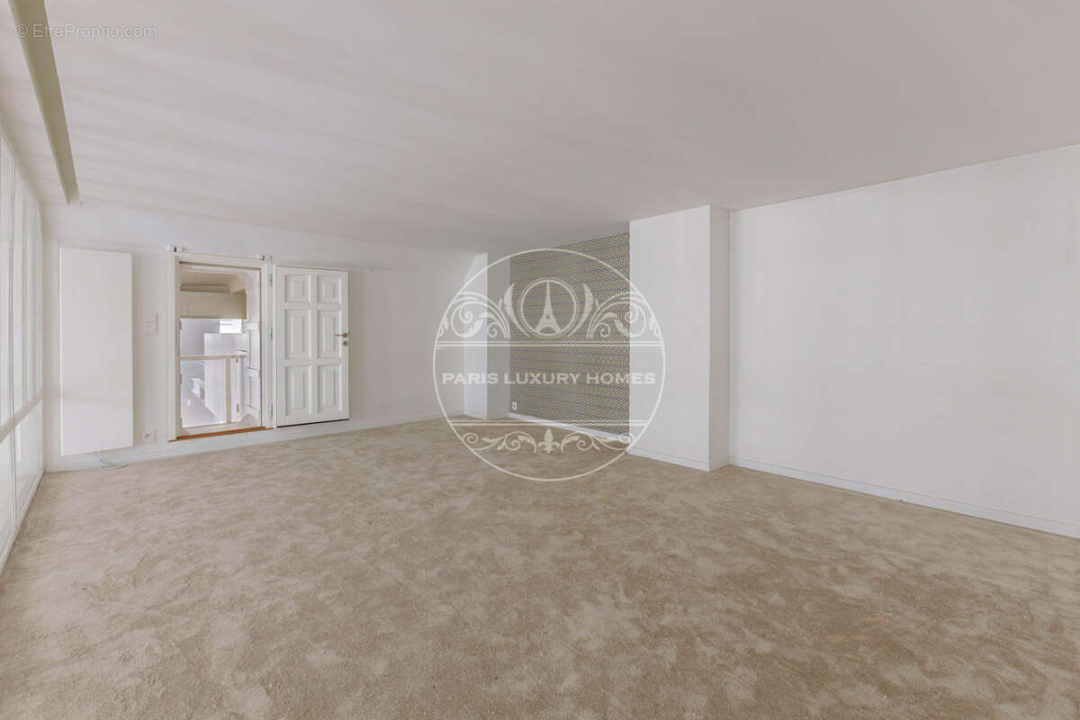 Appartement à PARIS-1E