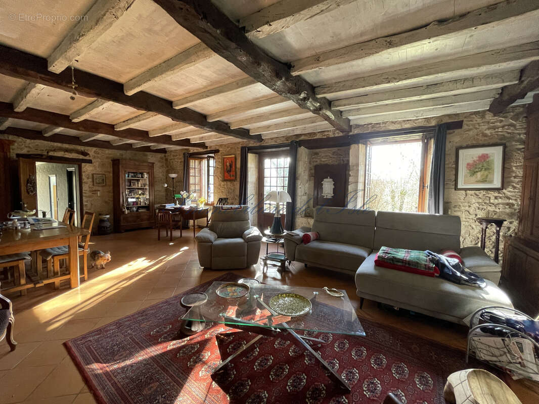 Maison à COULAURES