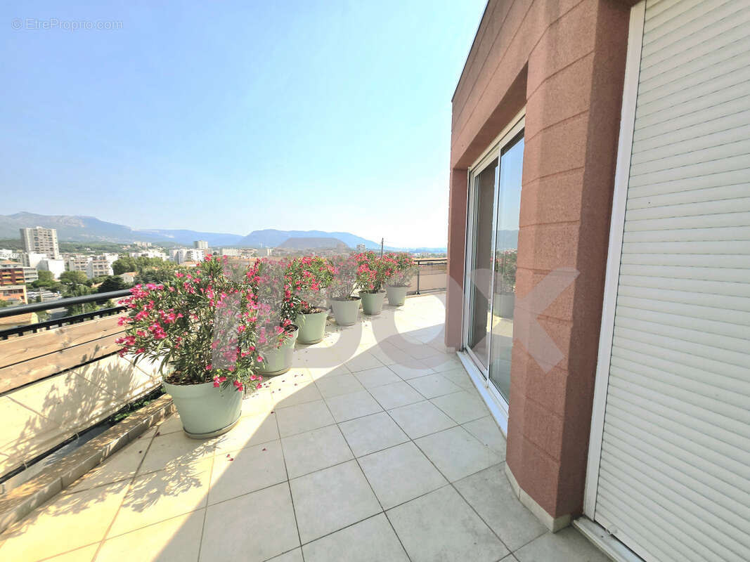 Appartement T2 en toit-terrasse avec jardin privatif   Châteaubanne - photo 20