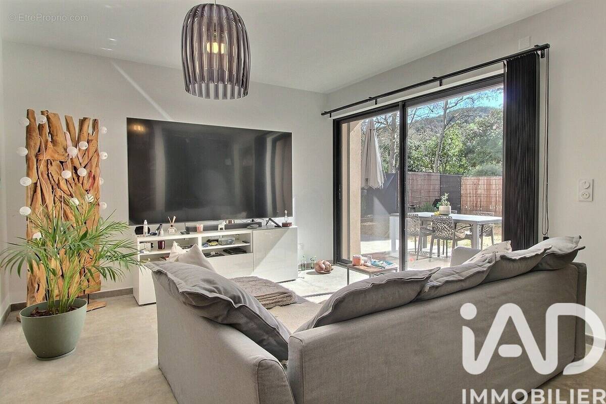 Photo 1 - Appartement à LE CASTELLET