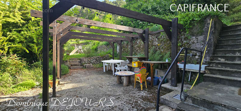 Maison à SAINT-SAUVEUR-DE-MONTAGUT