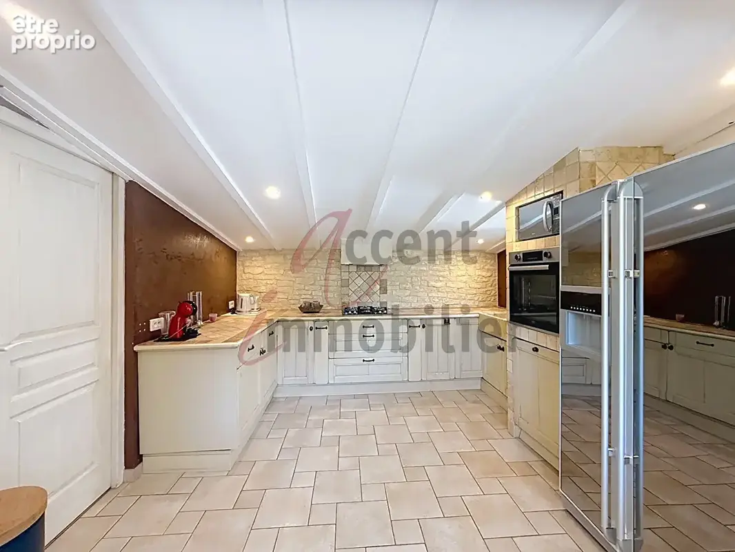 Noves : Double habitation et hangar, piscine et grand terrain - photo 12