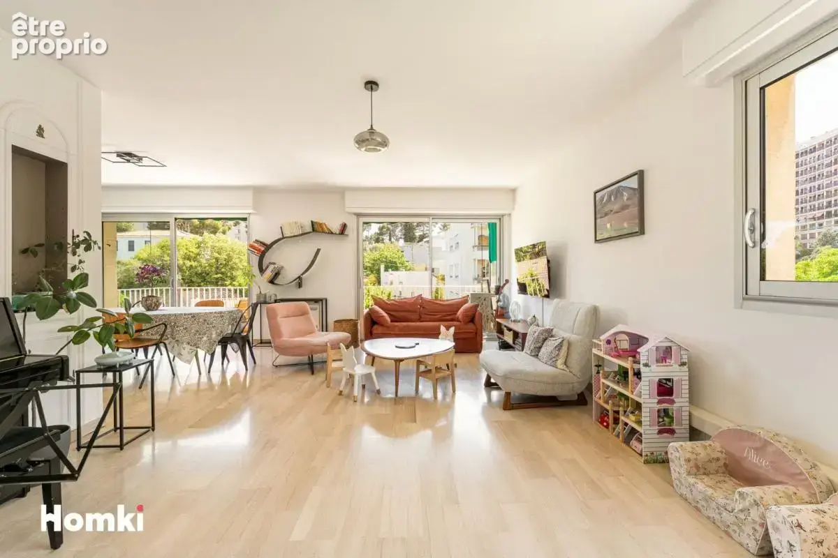 Rare à la vente : Superbe T5 traversant de 130 m² avec terrasse et vue dégagée - photo 9