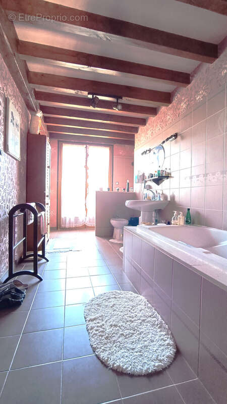 Elégante maison dans un beau cadre de vie. - photo 12