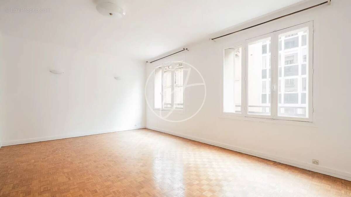 Appartement à PARIS-7E