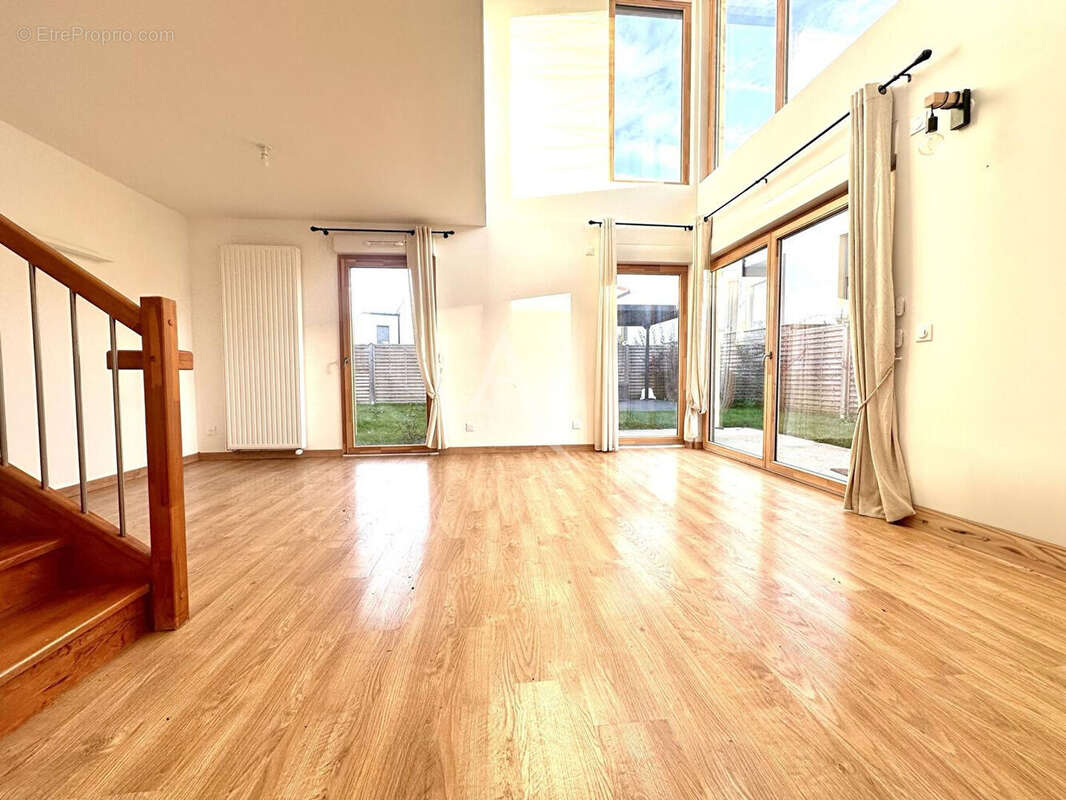 Maison à BUSSY-SAINT-GEORGES