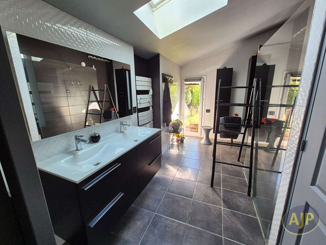 Maison à SAINT-CHRISTOPHE-DU-LIGNERON