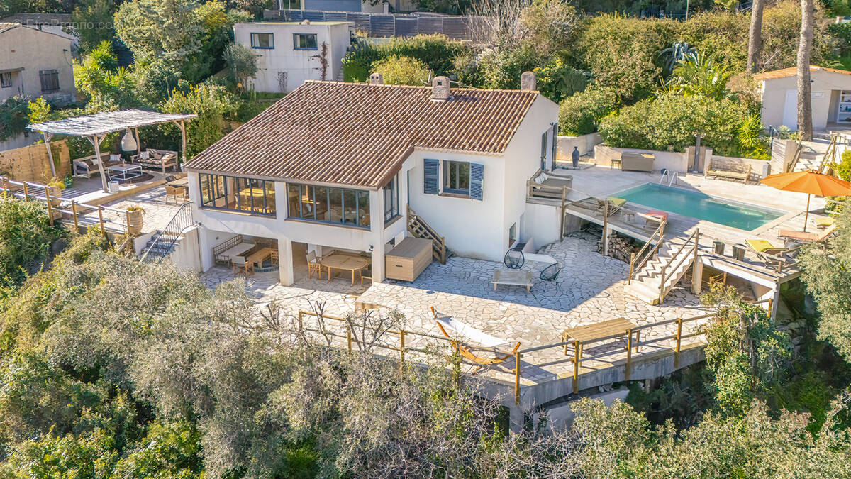 Maison à CARQUEIRANNE