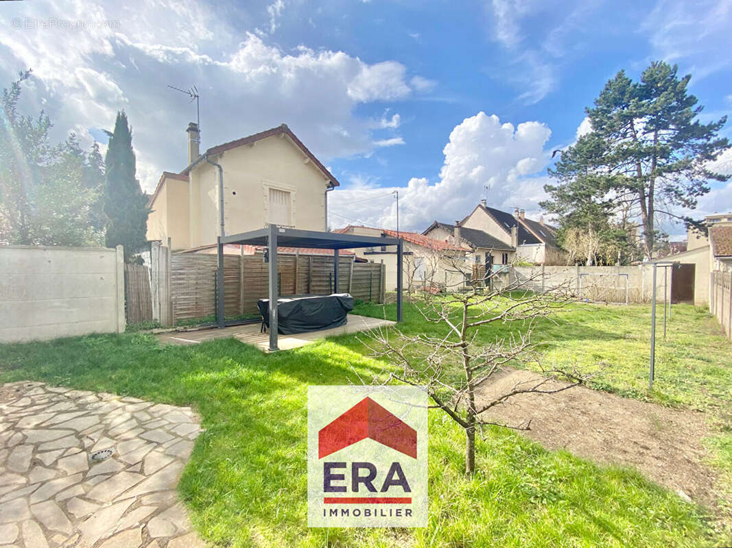 Maison à SARTROUVILLE