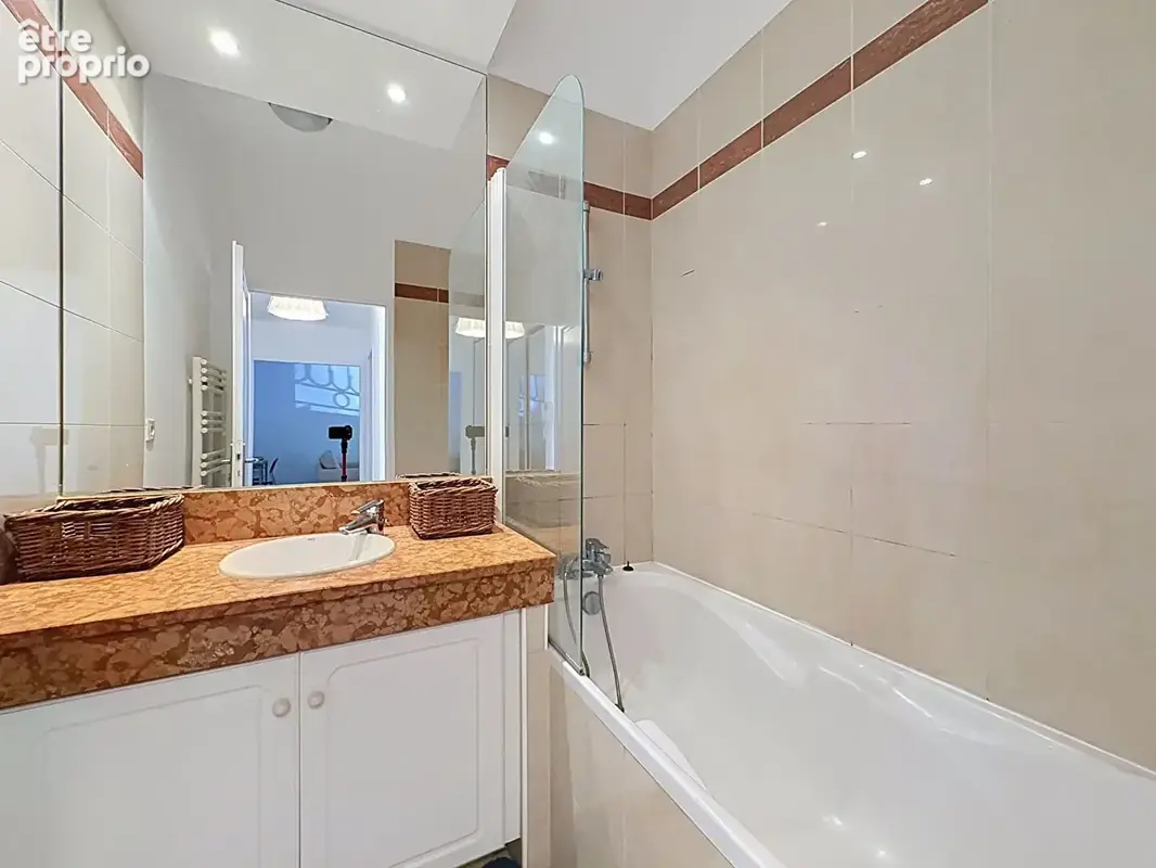 À vendre un appartement 2 pièces de 51 m2 avec terrasse secteur Corniche Kennedy/ Vallon des Auffes 13007 MARSEILLE - photo 5