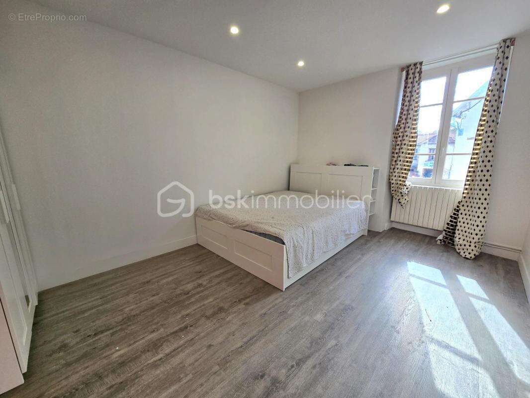 Maison de 232 m² avec dépendances, jardin clos et volumes rares – Randan (63) - photo 10