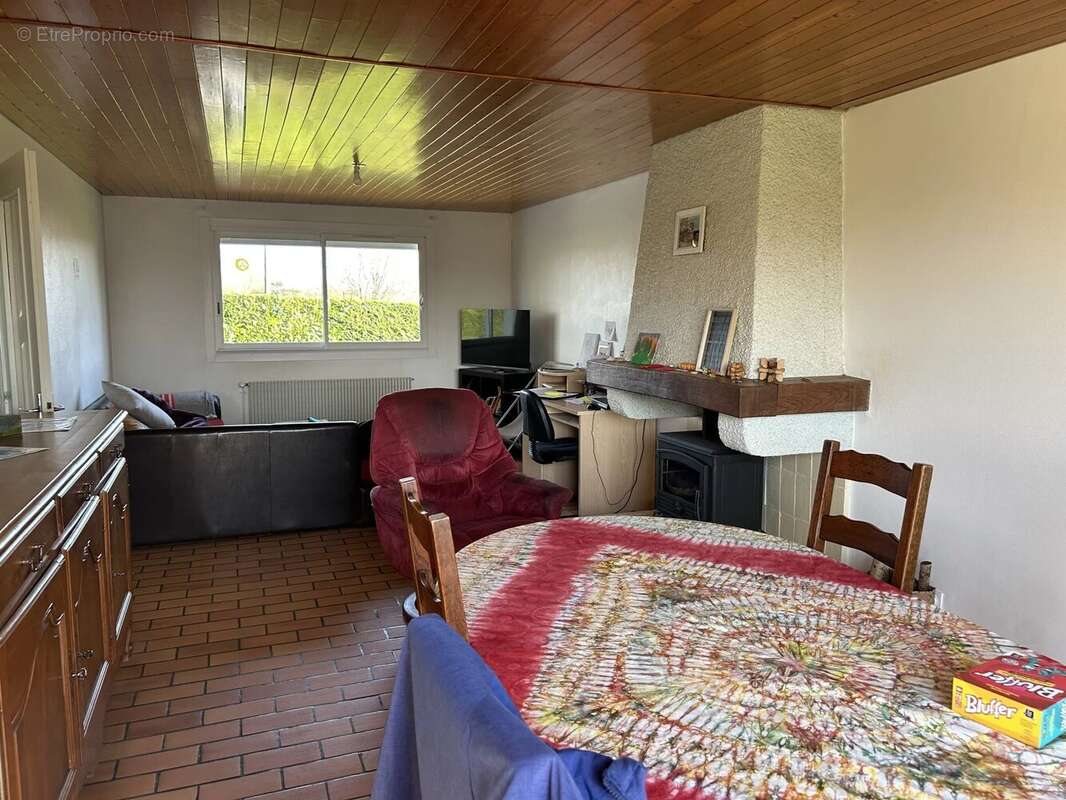 Maison à MONCOUTANT