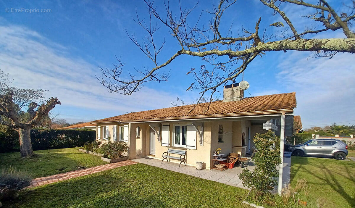 Maison à AMBARES-ET-LAGRAVE