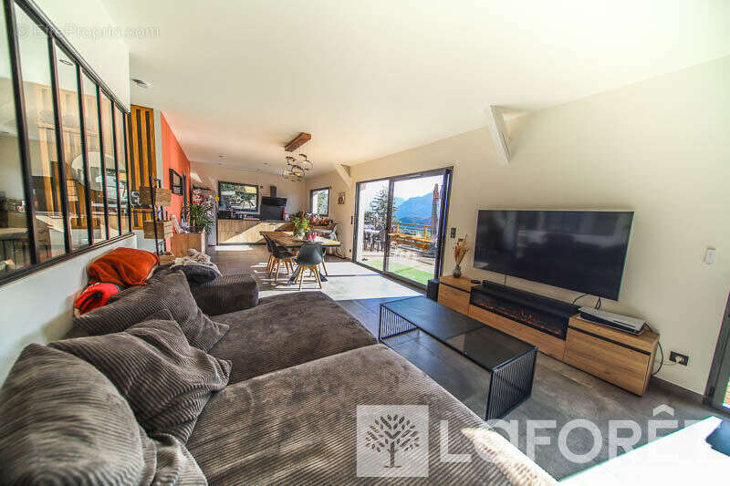 Maison à CHATEAUROUX-LES-ALPES