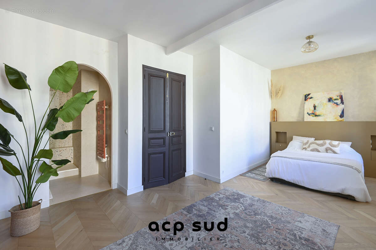 Appartement à MARSEILLE-6E
