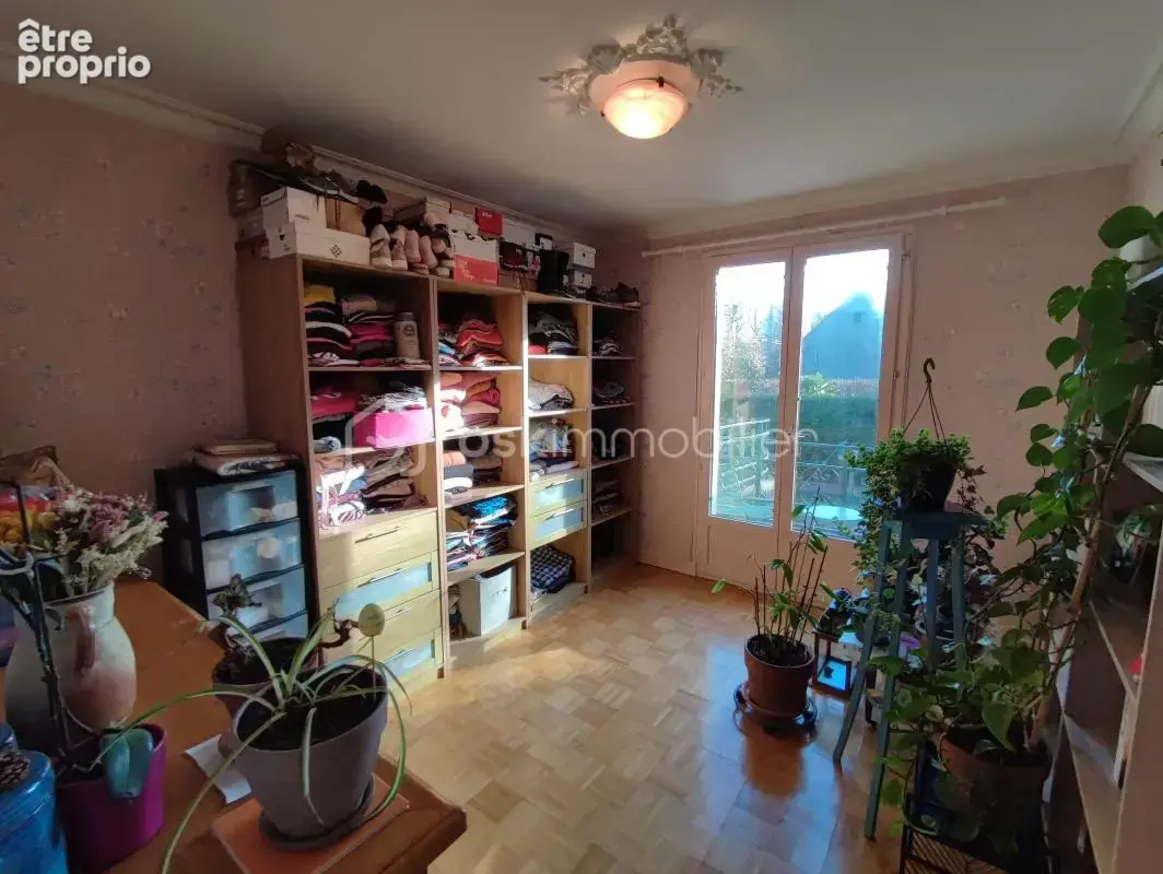 Pavillon sur sous-sol de 184 m² avec jardin et dépendance - photo 8