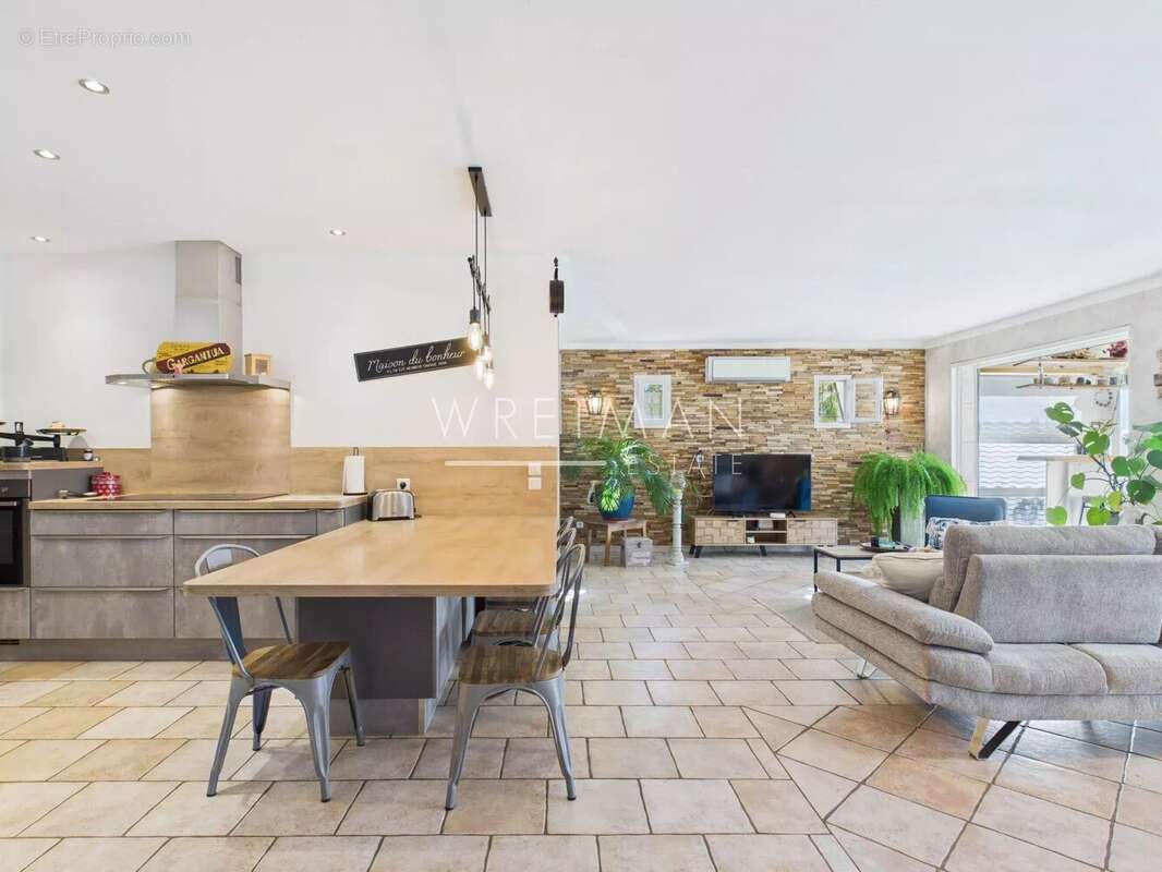 Maison à FLASSANS-SUR-ISSOLE