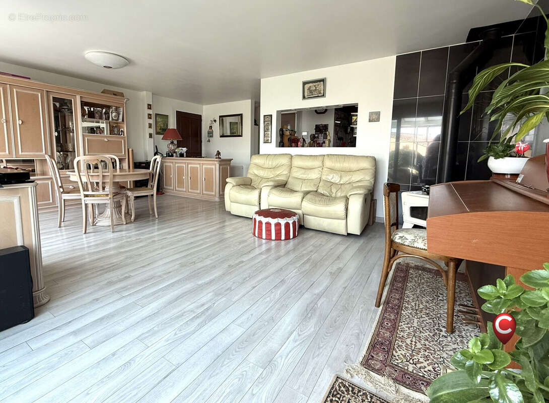 Maison à SAINT-LAURENT-DU-VAR