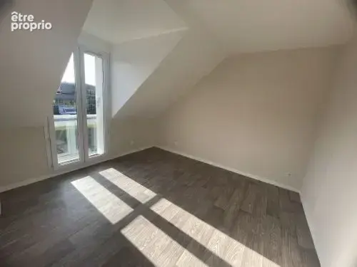 Pavillon sur terrain arboré de 70m² idéalement situé à proximité de la Tangentielle et des commodités - photo 13