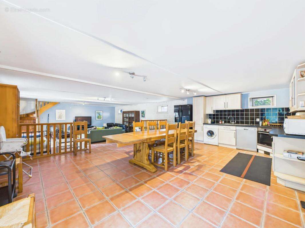 Maison à FONTAINE-LE-PIN