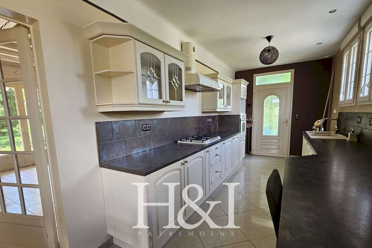 Maison à BONNEUIL-MATOURS