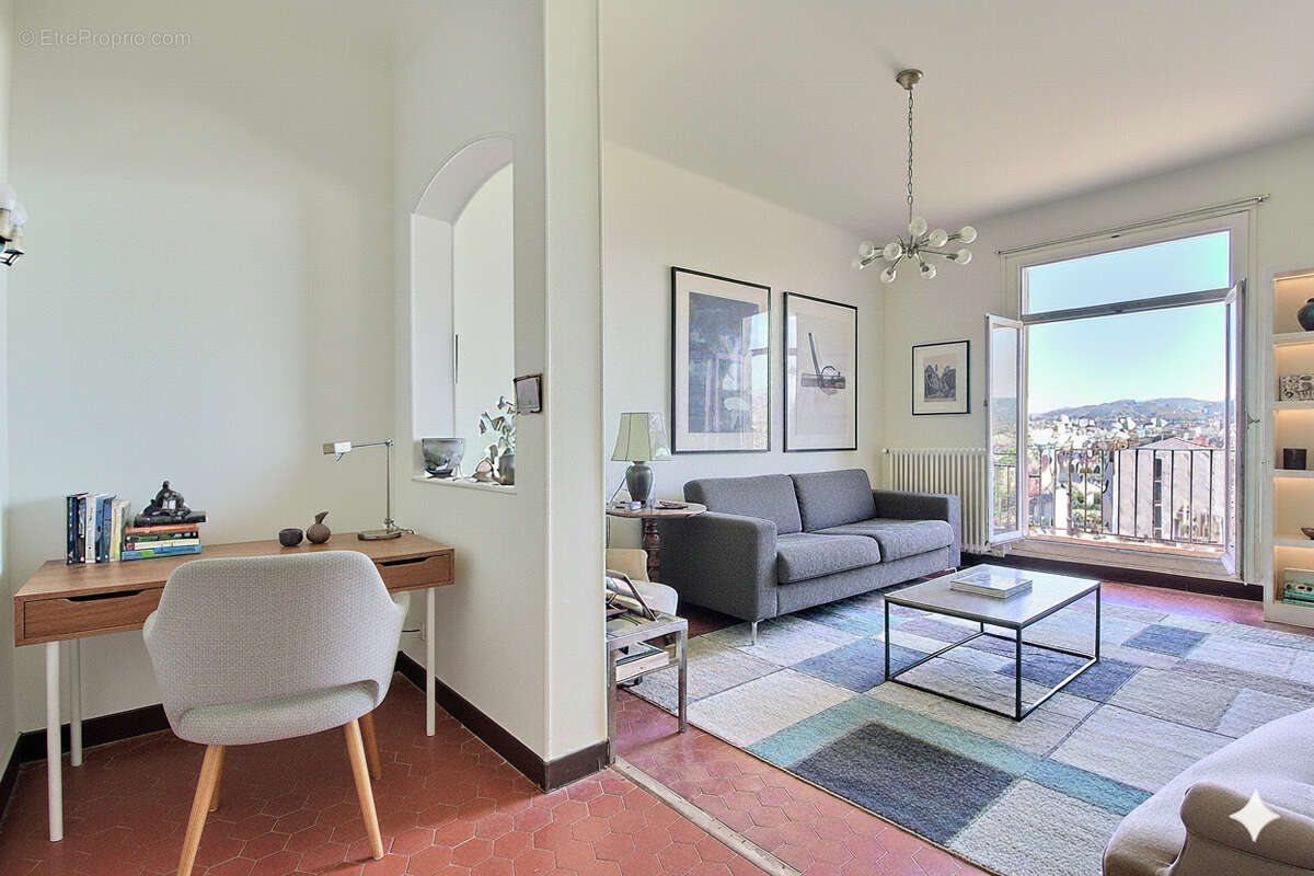 Appartement à MARSEILLE-6E