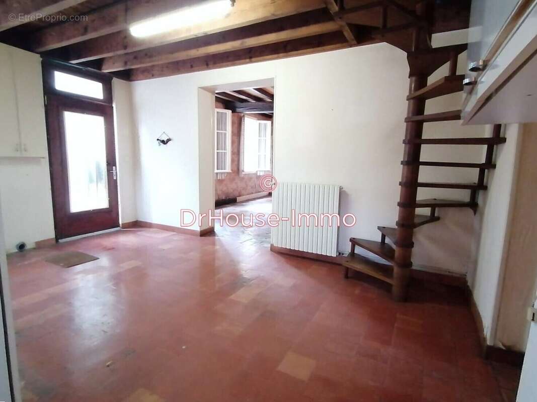 Maison à LES ARTIGUES-DE-LUSSAC