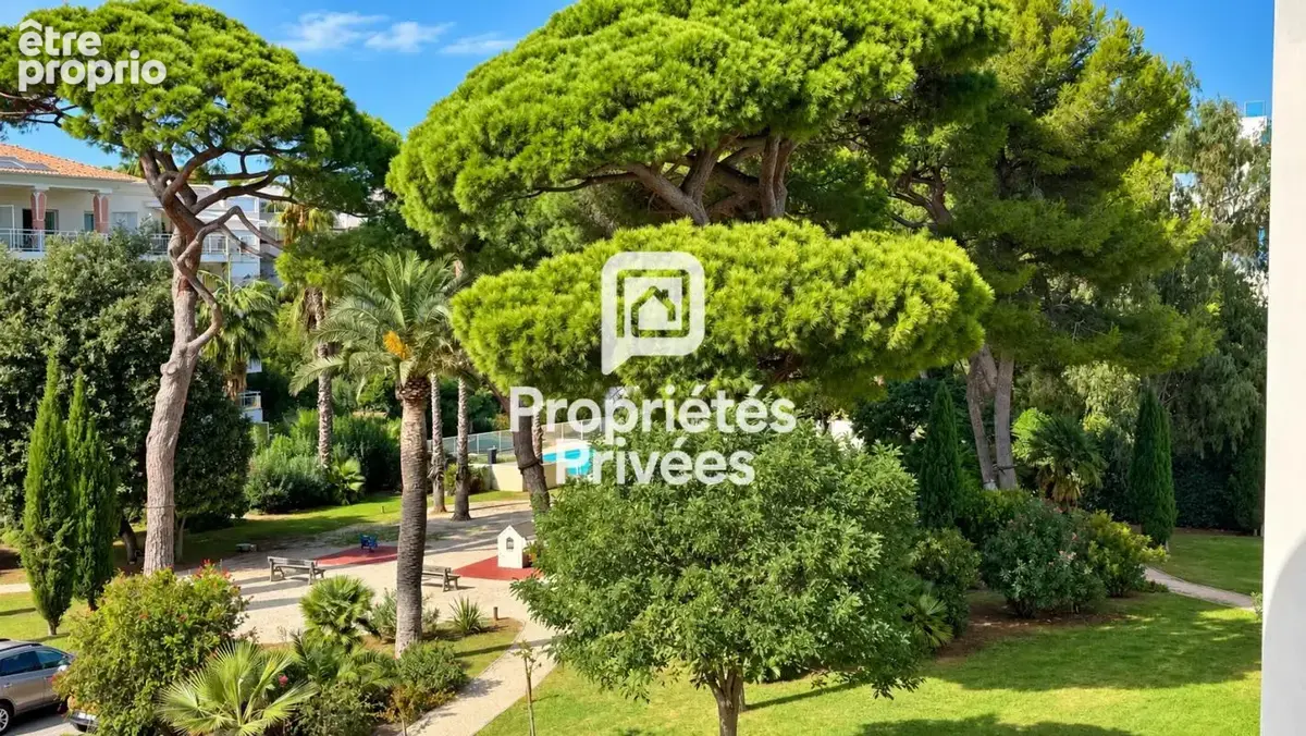 Hyères Port - T4 de 91 m2 avec terrasse, vue mer, piscine et garage - photo 5