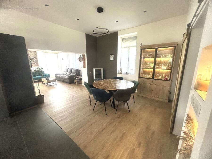 Maison de campagne bénéficiant de beaux volumes bâtie sur 1839m2 avec sa grange attenante à aménager !! - photo 3