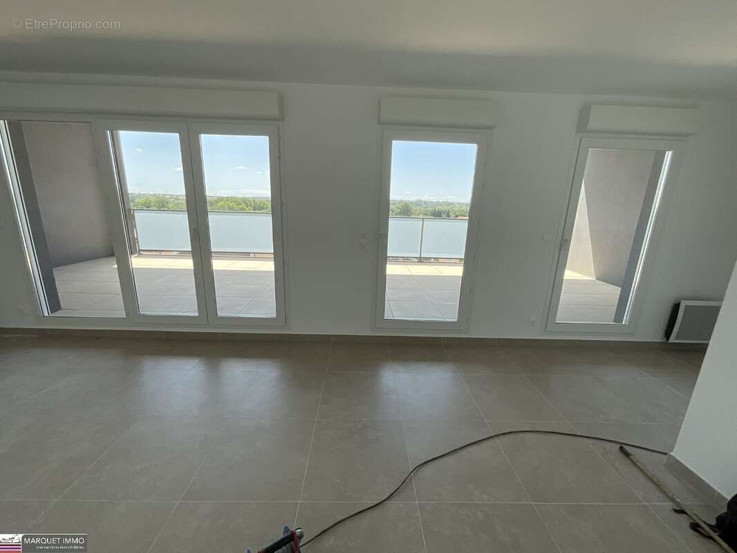 APT T3 offrant 64 m² avec terrasse 34 m² et parking privatif au 7° et dernier étage avec ascenseur... - photo 11