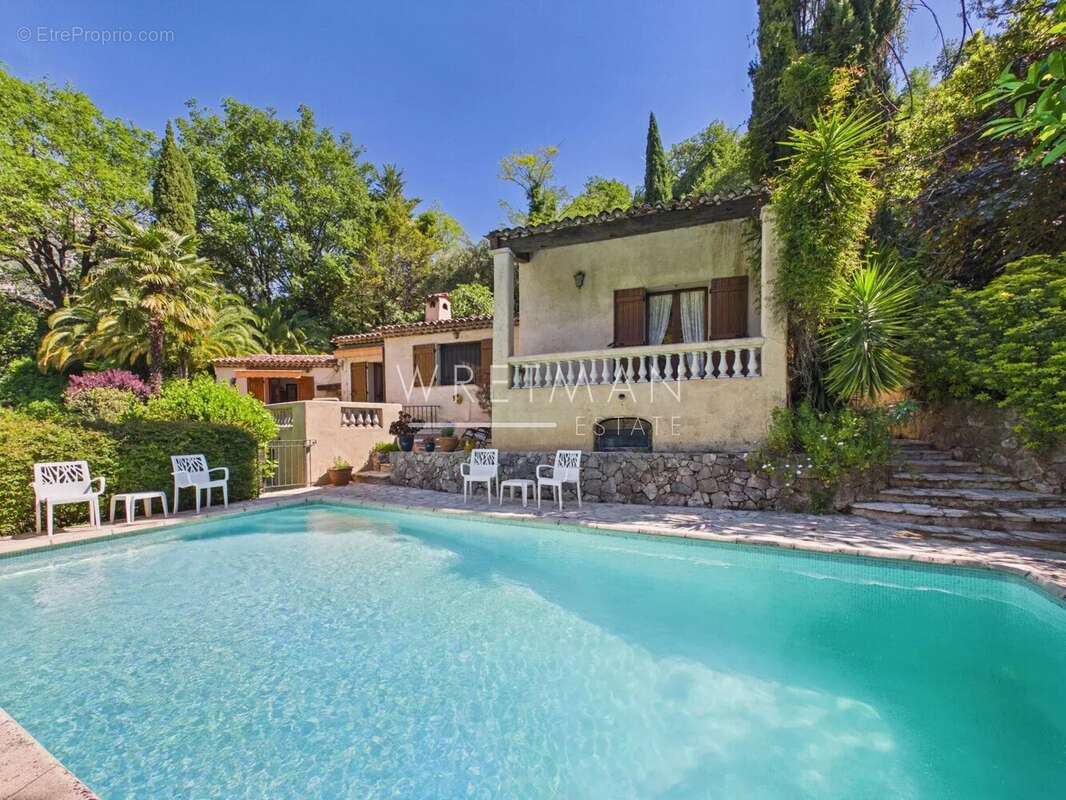 Maison à TOURRETTES-SUR-LOUP