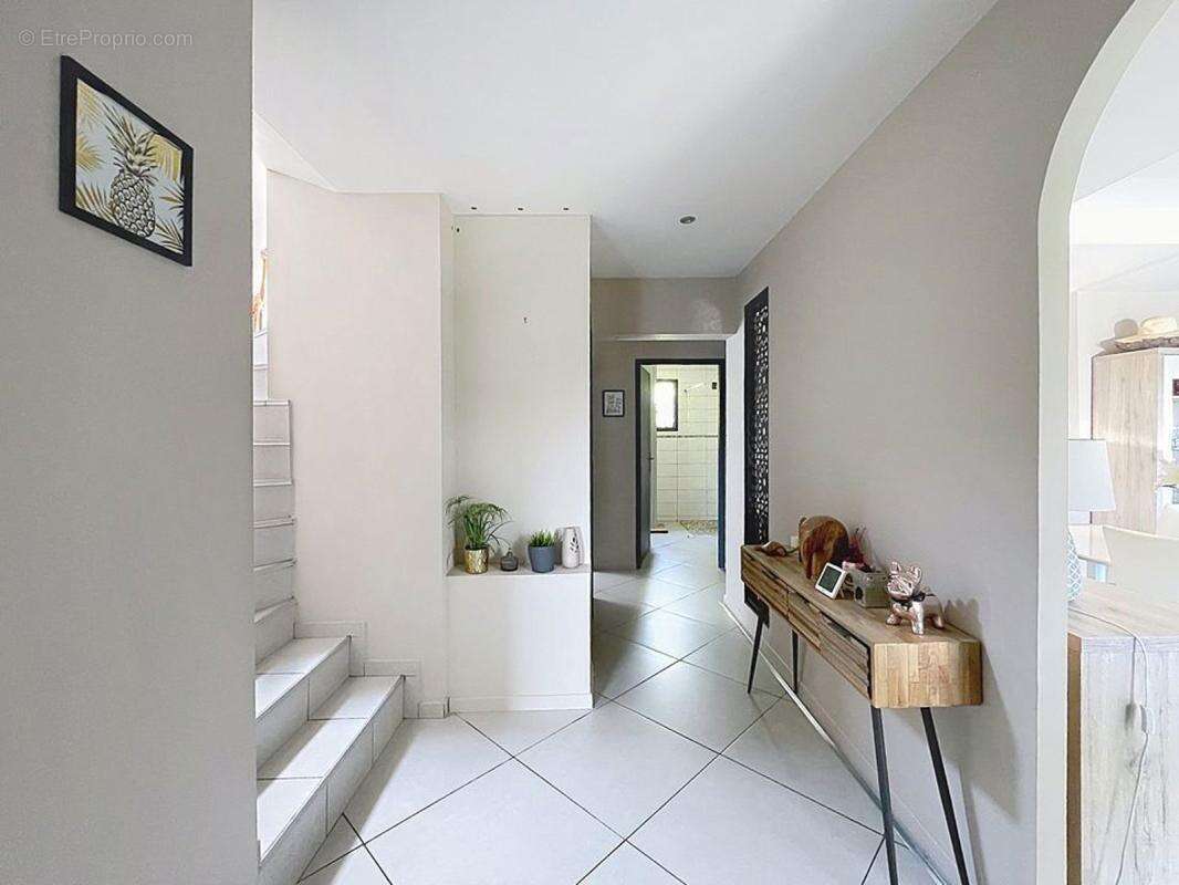 Pins-Justaret - Superbe maison T6 contemporaine avec jardin - photo 5