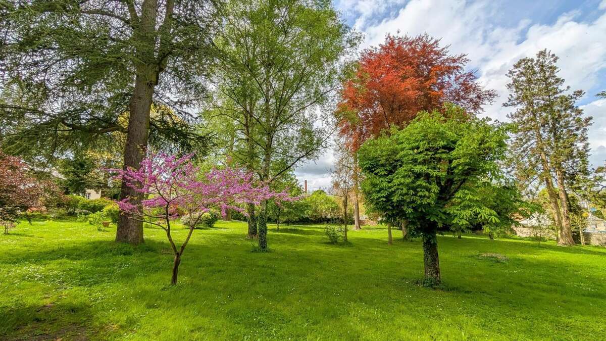 Maison à SAINT-VINCENT-DU-LOROUER